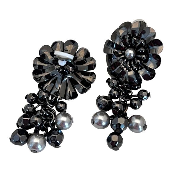 Vintage Designer Earrings Hematite Toned Simulated Pearls Clip On 12R - Picture 5 of 6